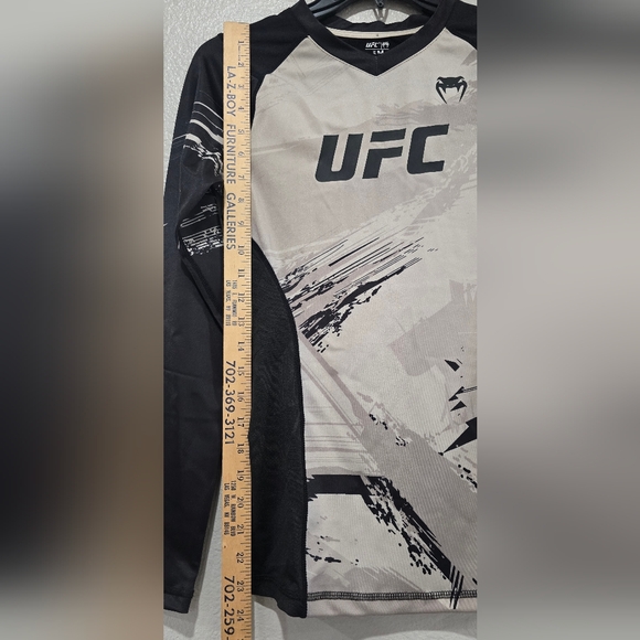 UFC By Venum Womens Long Sleeve Rash Guard Sand Black Medium - Picture 4 of 7